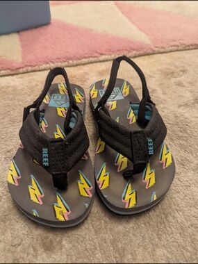 Reef Kids Black Lightning-Print Sandals